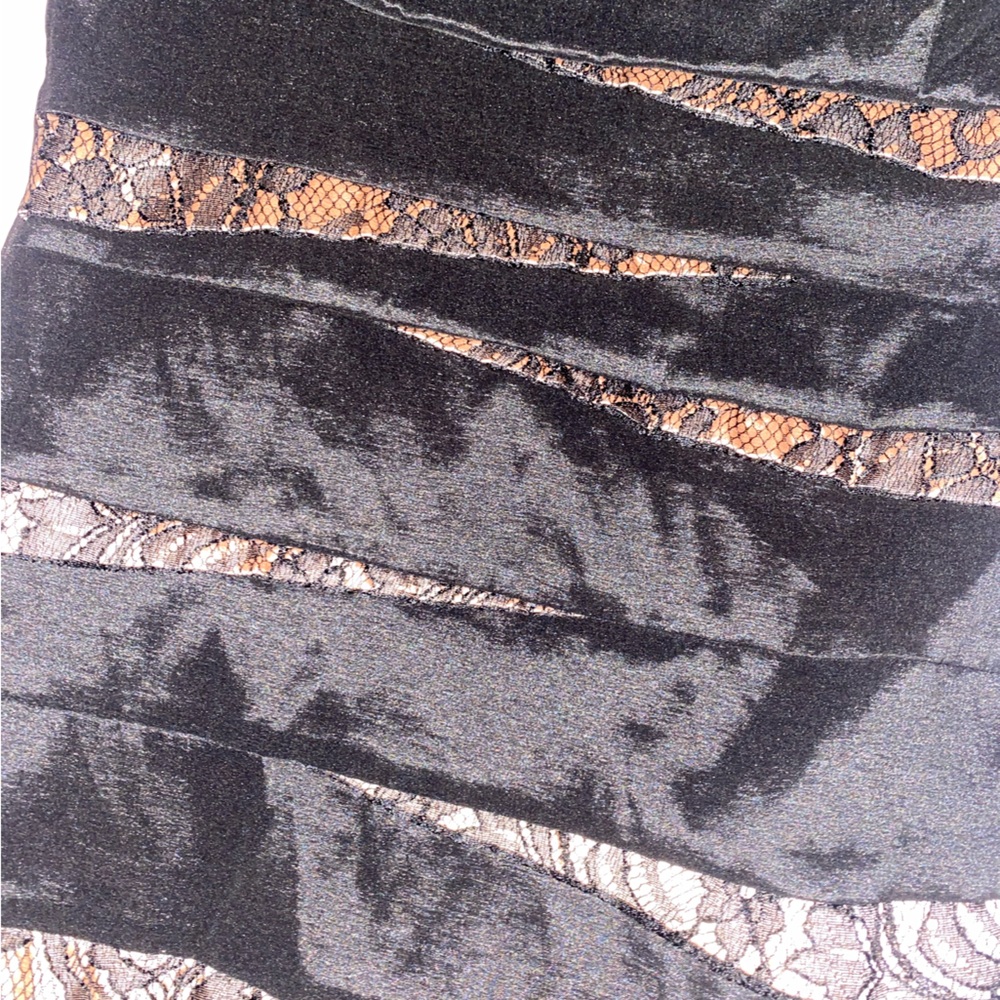 BLACK AND PINK LACE DRESS - Picture 3 of 7